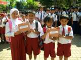 Hibah Komputer serta Pelatihan Guru SD/SMP YAK oleh Jurusan Teknik Informatika UNIKOM