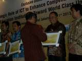 UNIKOM Raih Penghargaan TESCA 2012